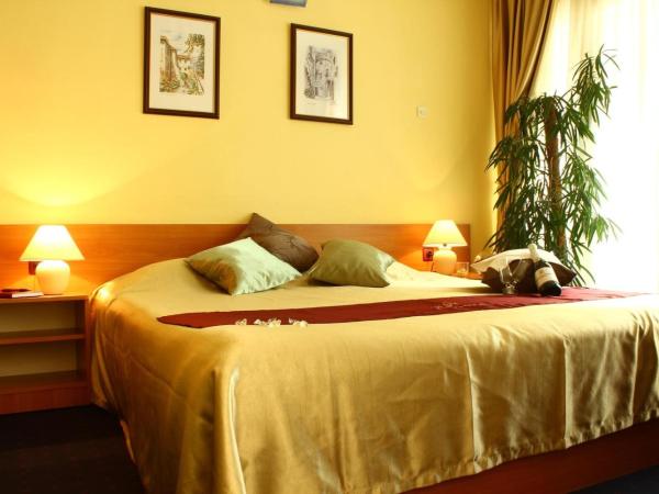 Hotel Pula : photo 3 de la chambre chambre double ou lits jumeaux avec balcon