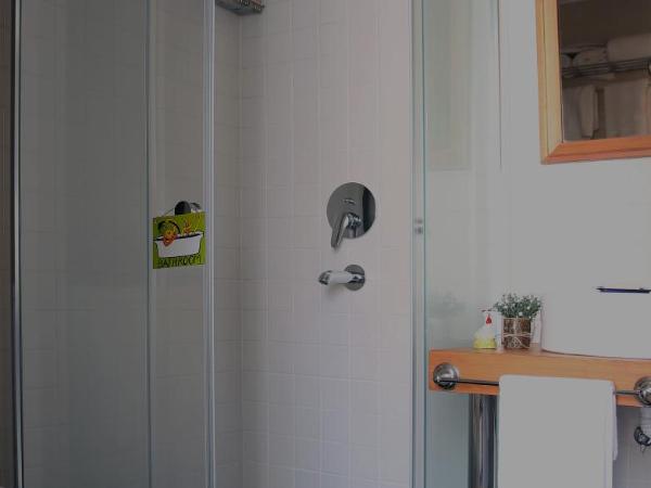 Kuzen Otel : photo 6 de la chambre chambre simple exécutive avec salle de bains