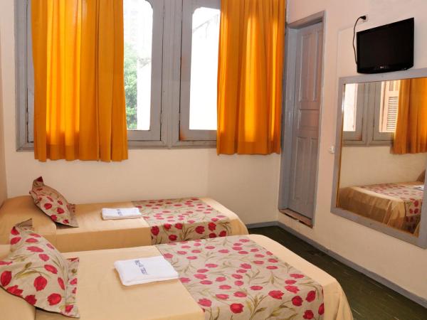 Hotel Plaza Riazor : photo 4 de la chambre chambre lits jumeaux