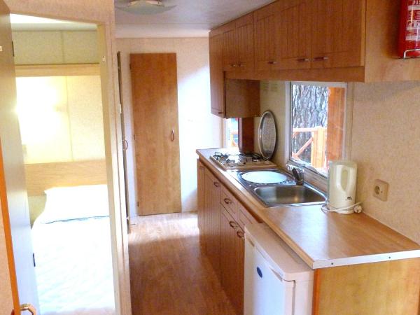 Camping Media Mobile Homes in Brioni Sunny Camping : photo 5 de la chambre mobile home 2 chambres avec terrasse