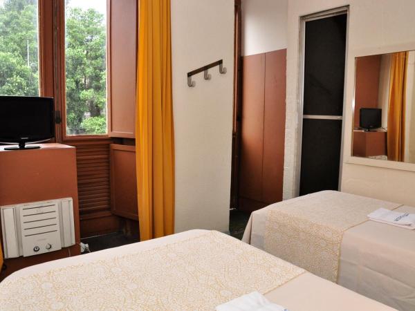 Hotel Plaza Riazor : photo 1 de la chambre chambre triple