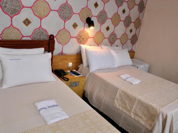 Hotel Plaza Riazor : photo 1 de la chambre chambre lits jumeaux