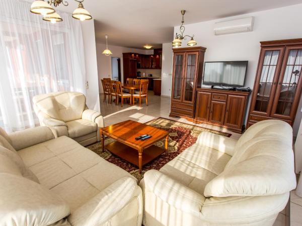 Luxury Apartment Hotel Siófok : photo 5 de la chambre appartement de grand standing 3 chambres avec balcon - vue sur lac