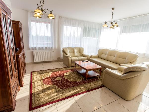 Luxury Apartment Hotel Siófok : photo 7 de la chambre appartement de grand standing 3 chambres avec balcon - vue sur lac