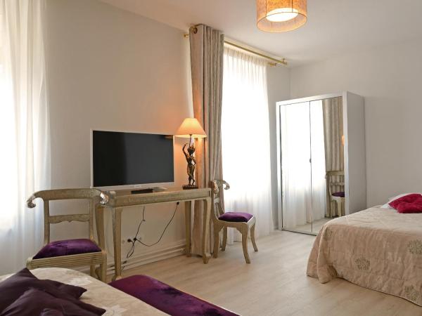 Hôtel La Réserve : photo 2 de la chambre chambre triple