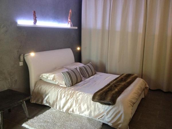 Chambres d'hotes Deluxe Jacuzzi Mas de l'Etoile : photo 9 de la chambre chambre lit king-size deluxe