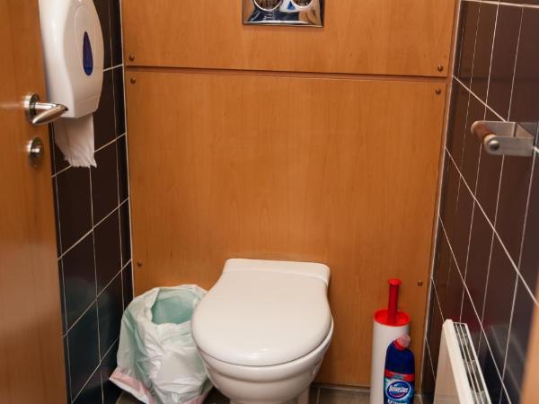 Russell Scott Backpackers Hostel : photo 5 de la chambre chambre quadruple supérieure avec salle de bains commune