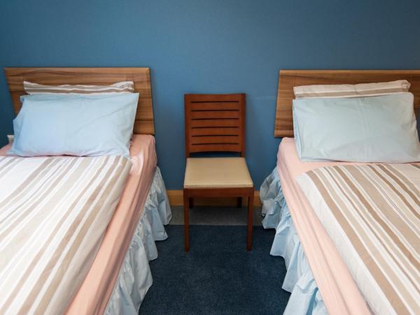 Russell Scott Backpackers Hostel : photo 1 de la chambre chambre lits jumeaux supérieure avec salle de bains commune
