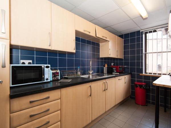 Russell Scott Backpackers Hostel : photo 4 de la chambre chambre familiale avec salle de bains commune