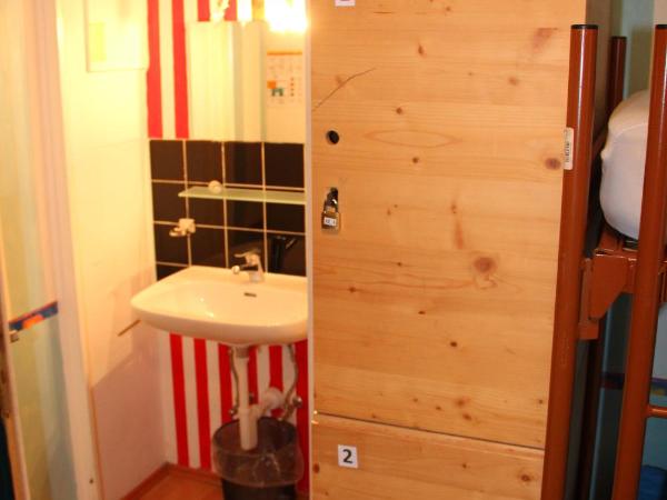 Oldtown Hostel Otter : photo 10 de la chambre lit Économique dans dortoir mixte de 6 lits