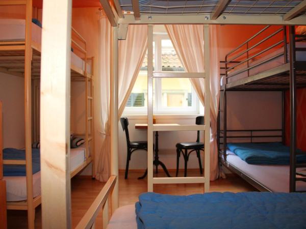 Oldtown Hostel Otter : photo 3 de la chambre lit Économique dans dortoir mixte de 6 lits
