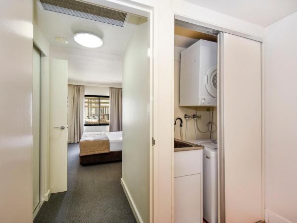 Mantra on The Esplanade : photo 5 de la chambre 2 bedroom dual key apartment city view