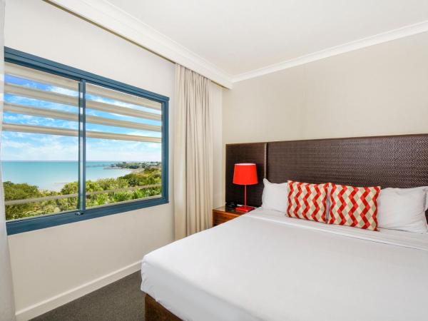 Mantra on The Esplanade : photo 3 de la chambre chambre double ou lits jumeaux - service de ménage hebdomadaire - vue sur port