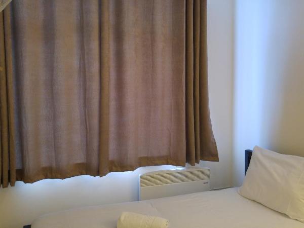 City View Hotel Stratford : photo 6 de la chambre chambre double avec salle de bains commune