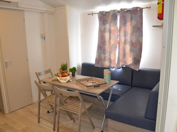Happy Camp Mobile Homes in Camping Park Umag : photo 2 de la chambre three-bedroom mobile home happy premium 