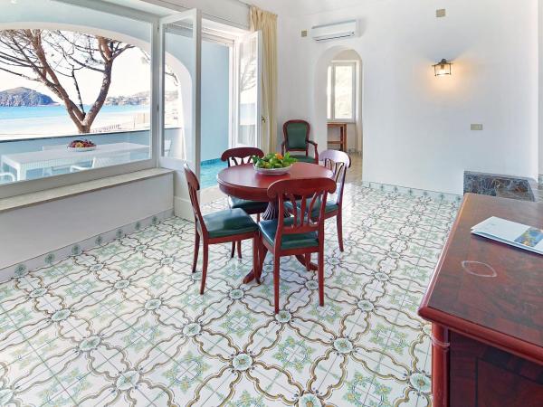 Parco Smeraldo Appartamenti : photo 6 de la chambre grand studio - vue sur mer