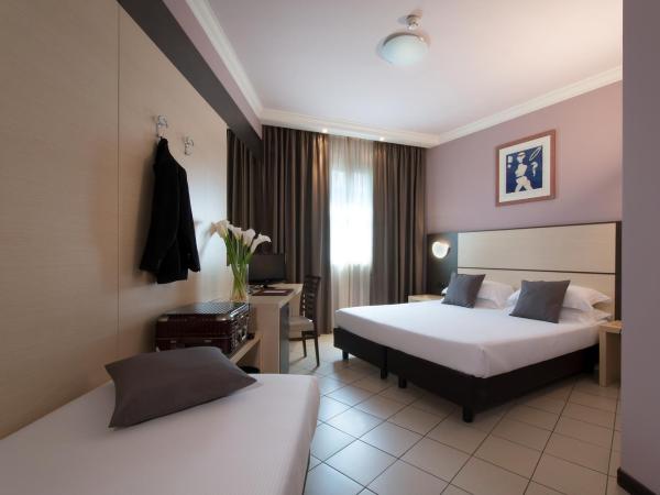CDH Hotel La Spezia : photo 1 de la chambre chambre triple