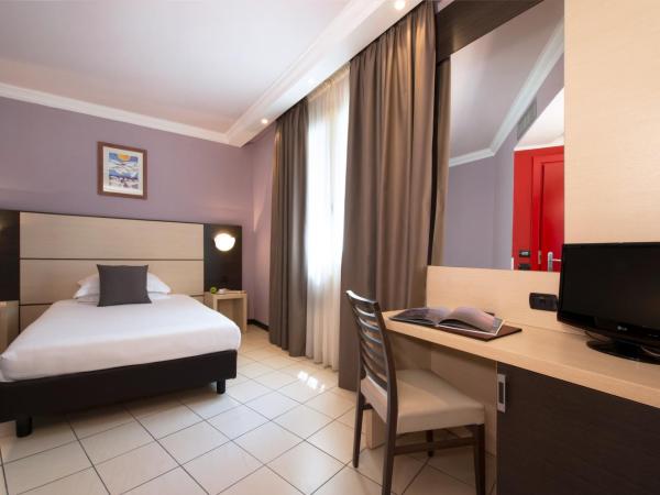 CDH Hotel La Spezia : photo 2 de la chambre chambre double avec petit lit double
