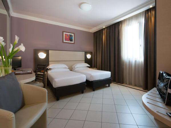 CDH Hotel La Spezia : photo 2 de la chambre chambre double ou lits jumeaux