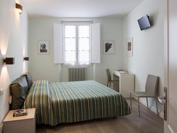 Casa Rovai Guest House : photo 2 de la chambre chambre double ou lits jumeaux avec salle de bains privative