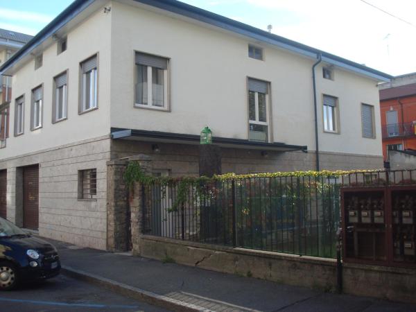 Green Bed Bergamo Guest House & Residence : photo 2 de la chambre chambre triple avec balcon