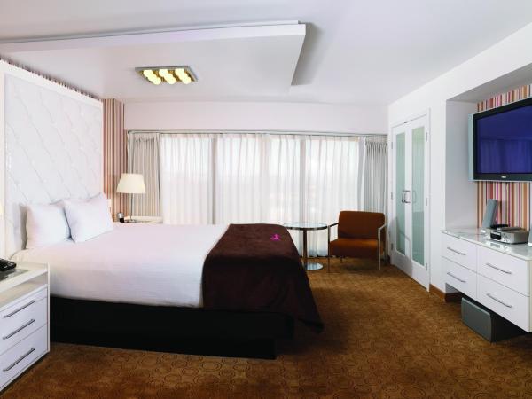 Flamingo Las Vegas Hotel & Casino : photo 2 de la chambre suite cosmopolitan 1 lit king-size - vue sur high roller