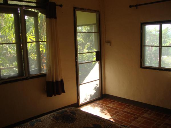 Baan Suan Jantra Home Stay : photo 5 de la chambre chambre lit queen-size - vue sur jardin