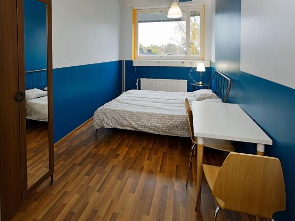 CheapSleep Hostel Helsinki : photo 2 de la chambre chambre double avec salle de bains privative
