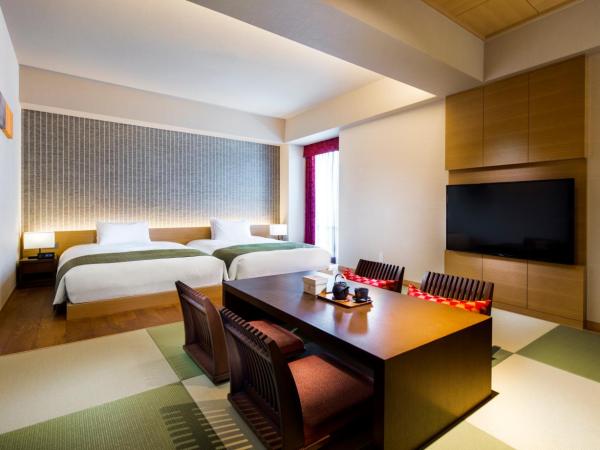 RIHGA Royal Hotel Kyoto : photo 1 de la chambre chambre lits jumeaux avec coin tatami et accès à la piscine et à la salle de sport - non-fumeurs