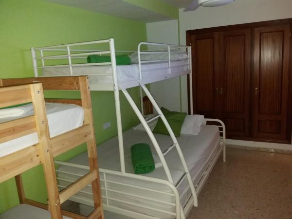 Hostal Gonzalez : photo 1 de la chambre chambre familiale avec salle de bains