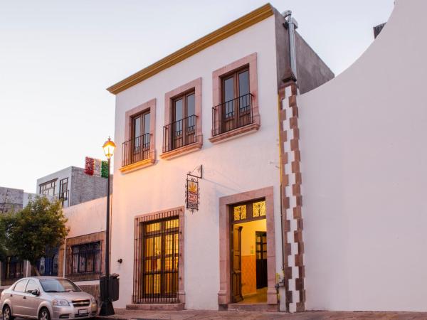 Cinco de Mayo Hotel : photo 7 de la chambre suite lit king-size avec balcon