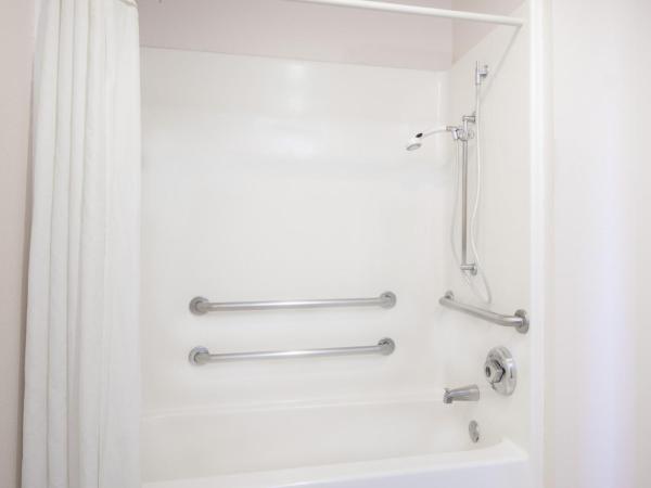 Hawthorn Suites by Wyndham Albuquerque : photo 3 de la chambre chambre lit queen-size accessible aux personnes à mobilité réduite – non-fumeurs