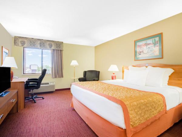 Hawthorn Suites by Wyndham Albuquerque : photo 1 de la chambre chambre lit king-size - fumeurs