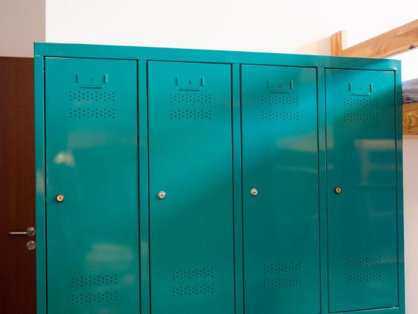 GO Hostel Rewolucji : photo 3 de la chambre lit dans dortoir de 10 lits 