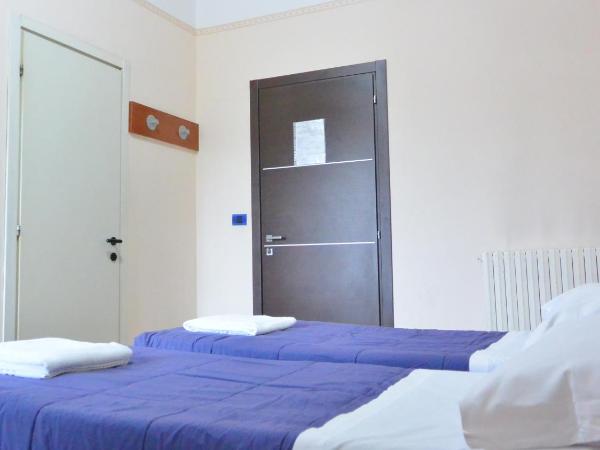 Hotel Arno : photo 2 de la chambre chambre lits jumeaux