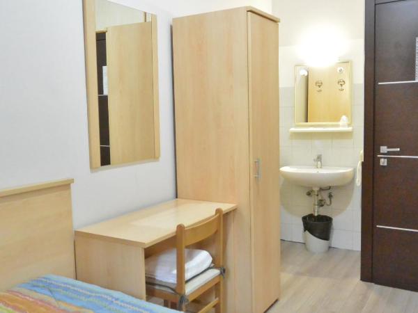 Hotel Arno : photo 2 de la chambre chambre simple avec salle de bains commune