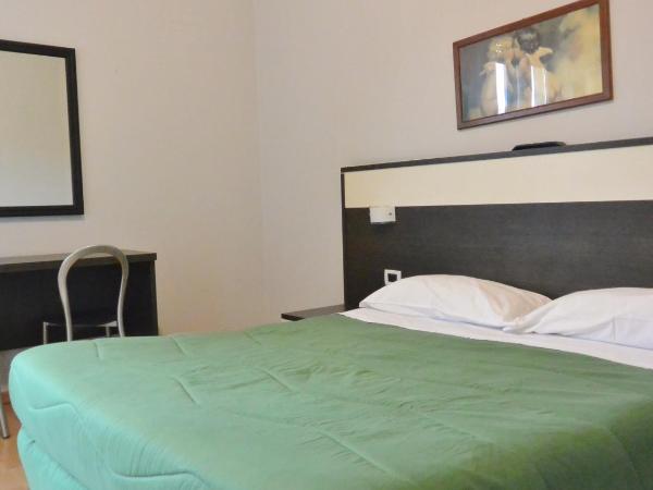 Hotel Arno : photo 3 de la chambre chambre double avec salle de bains commune