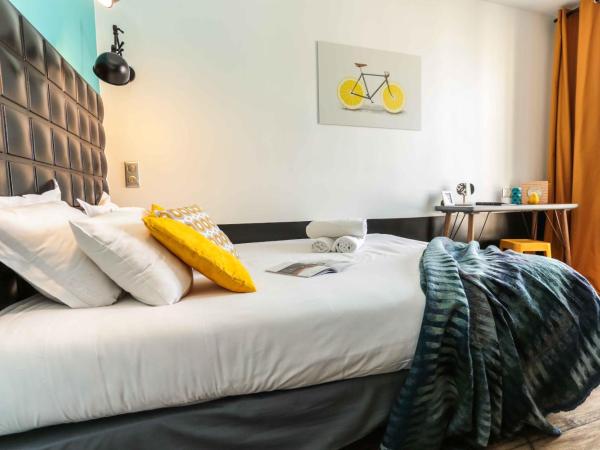 Arty Paris Porte de Versailles by River : photo 2 de la chambre chambre double avec salle de bains privative