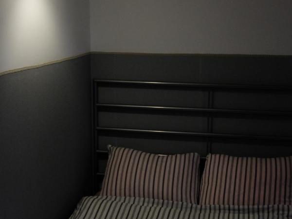 Academus Pub & Guest House : photo 4 de la chambre chambre double