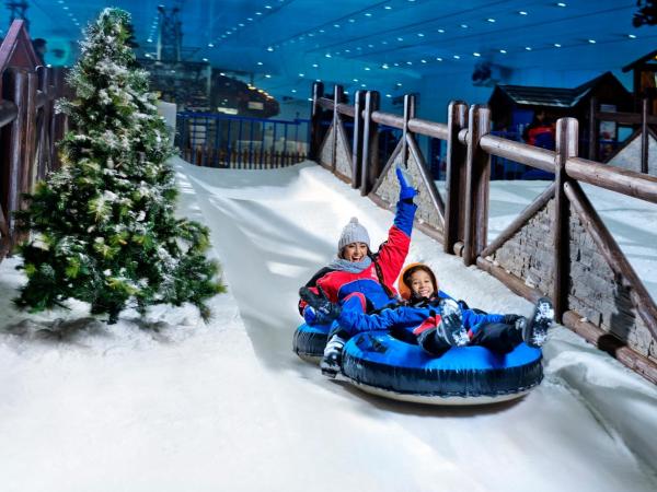 Kempinski Hotel Mall of the Emirates, Dubai : photo 7 de la chambre chalet en duplex aspen ski - accès pour 2 personnes au snow park de ski dubaï- service de majordome privé - accès au salon avec goûter - cocktails en soirée - rafraîchissements sans alcool et canapés