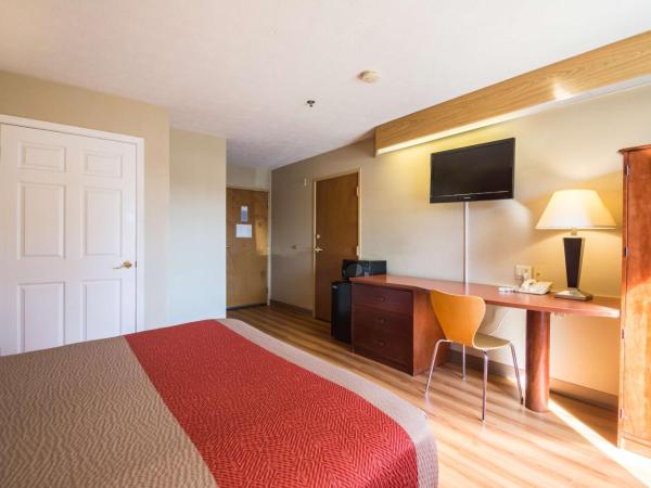 Motel 6-Indianapolis, IN - Airport : photo 3 de la chambre chambre lit king-size - non-fumeurs