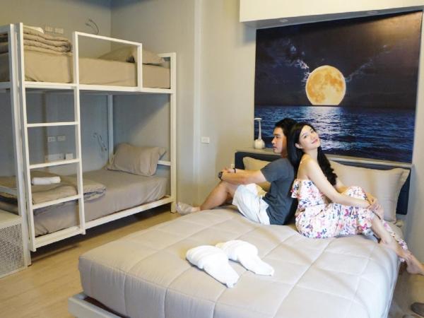 The Moon Hostel Huahin : photo 1 de la chambre chambre double ou lits jumeaux avec salle de bains privative