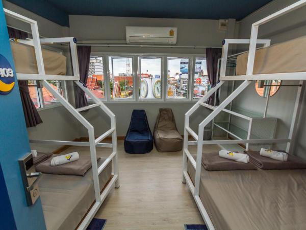 The Moon Hostel Huahin : photo 1 de la chambre chambre double ou lits jumeaux avec salle de bains commune