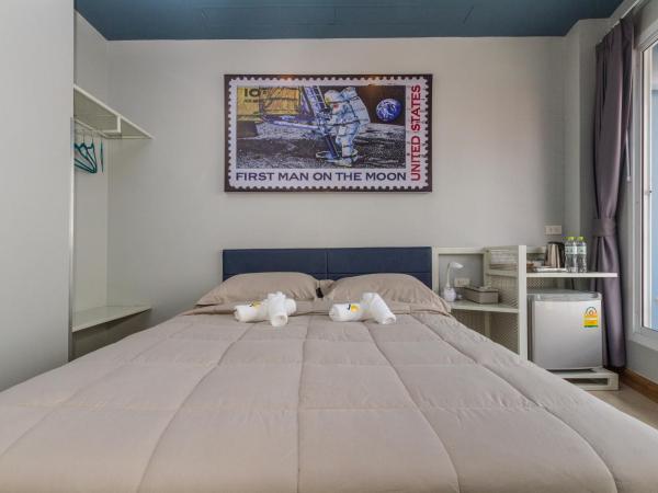 The Moon Hostel Huahin : photo 4 de la chambre chambre double avec salle de bains privative