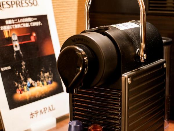 HOTEL PAL Otsuka -Adult Only- : photo 3 de la chambre chambre double supérieure avec fauteuil de massage