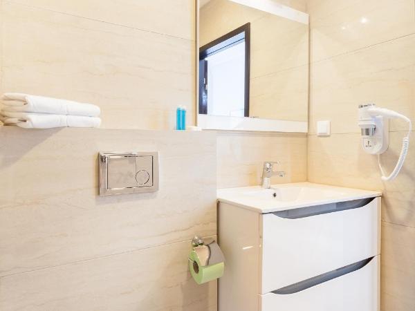 Meet Poznań Hotel : photo 10 de la chambre chambre lits jumeaux standard