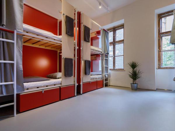 Flow Spaces : photo 5 de la chambre lit dans dortoir mixte de 8 lits avec salle de bains privative