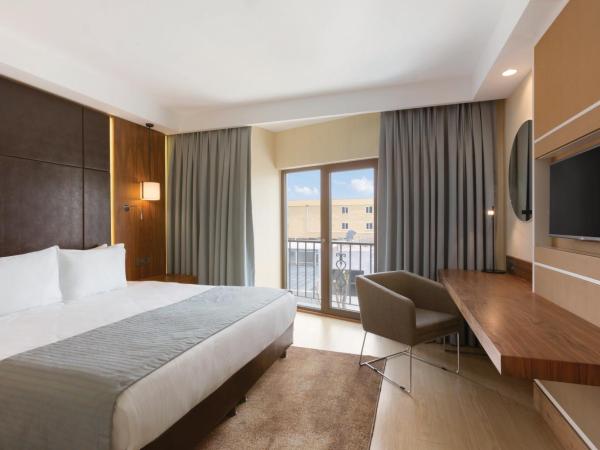 Ramada by Wyndham Istanbul Florya : photo 2 de la chambre chambre lit queen-size