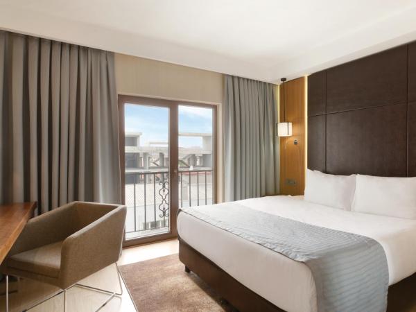 Ramada by Wyndham Istanbul Florya : photo 1 de la chambre chambre lit queen-size - accessible aux personnes à mobilité réduite