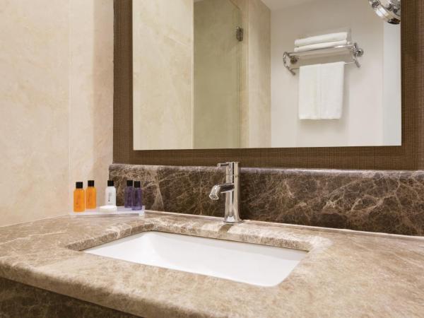 Ramada by Wyndham Istanbul Florya : photo 3 de la chambre chambre lit queen-size - accessible aux personnes à mobilité réduite